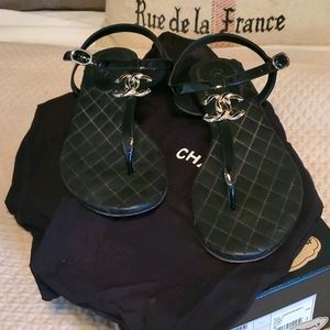 Chanel black patent quilted thongs